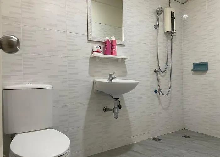 Rb7: Private House Downtown 1min Walk To Metro Feriehus *