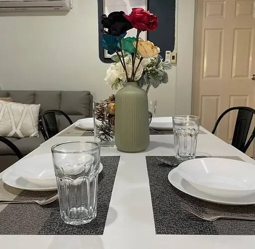 Rb7: Private House Downtown 1min Walk To Metro Feriehus *
